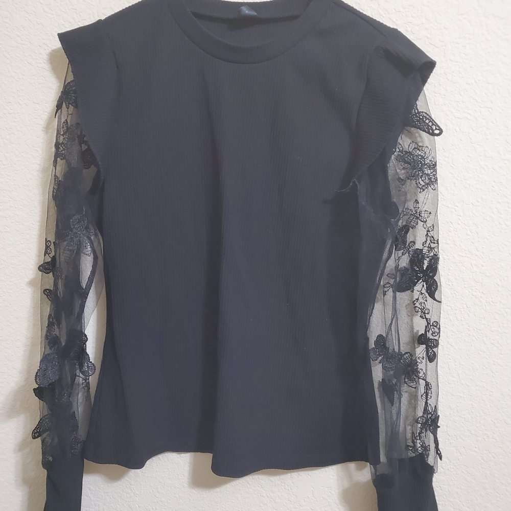 SHEIN Black Top with Lace Floral Sleeves